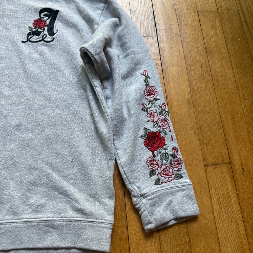 Adaptation Post LA Size L Gray Red Rose Floral Embroidered Crewneck Sweatshirt - Picture 4 of 15